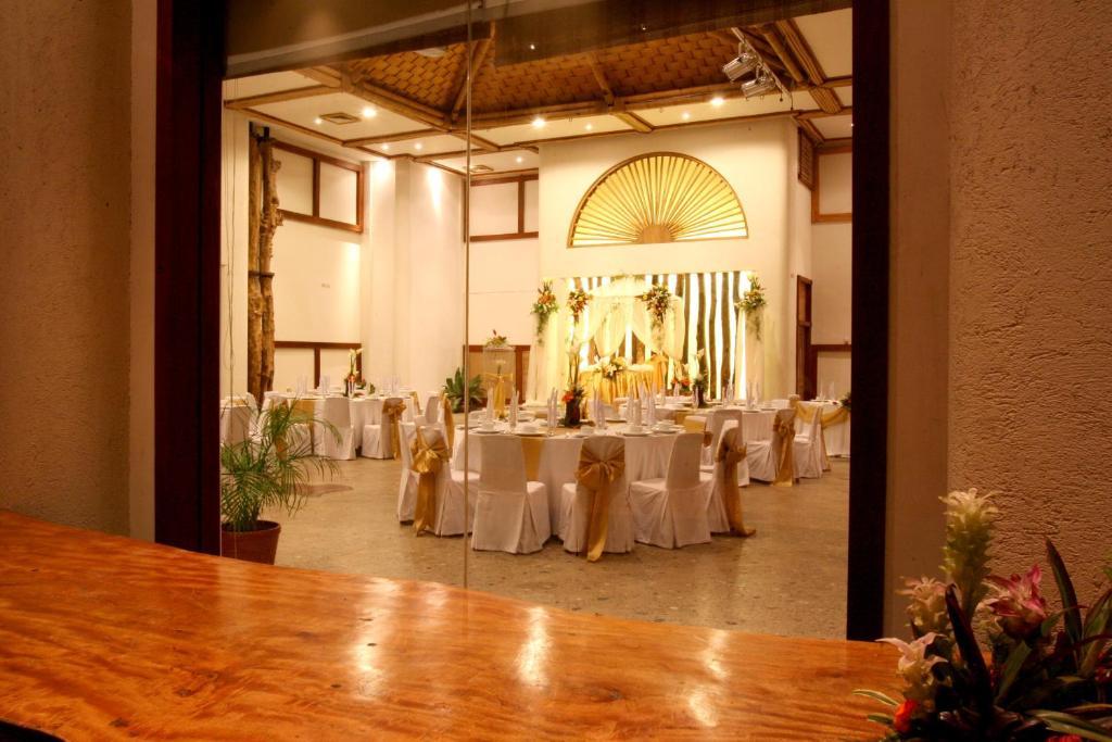 เดอะ เลเจนด์ พาลาวัน Hotel Puerto Princesa ภายนอก รูปภาพ