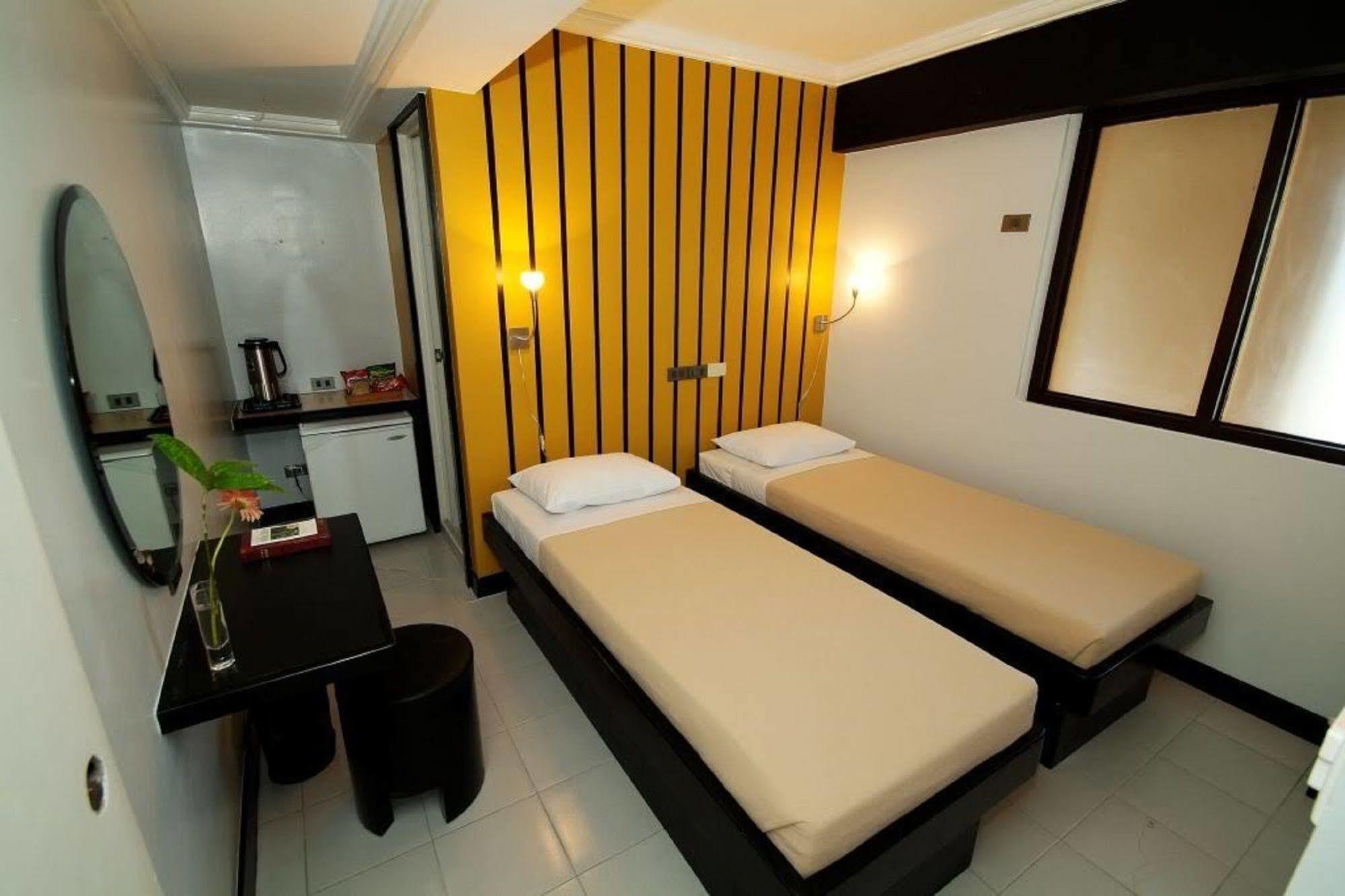 เดอะ เลเจนด์ พาลาวัน Hotel Puerto Princesa ภายนอก รูปภาพ